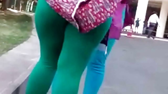 شخص جوان پس از رفیق بودن روی مبل سایت سکس چت سفید ، پیرزنی را در گربه می ریزد