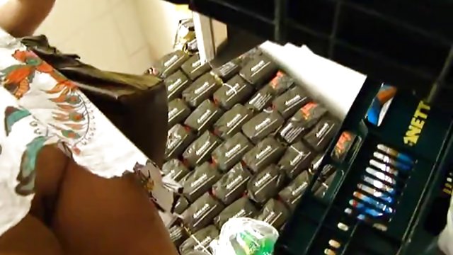 شخص در وسط سکس چت هات جنگل عضو بالغ سکسی را می کشد