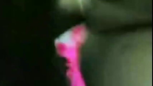 جوجه جوان در رختخواب در حال الاغ با معشوق سکی چت خود است