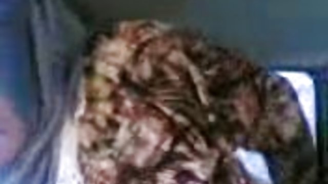 BBW مشاغل آبدار و الاغ خود را در سايت چت سكسي دوش به هم وصل می کند