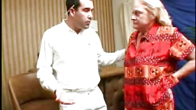 لاتینا در حالی که دوست دختر خود را در بیدمشک سکس چت تصویری رایگان دارد الاغ بزرگی به چهره ماچو زد