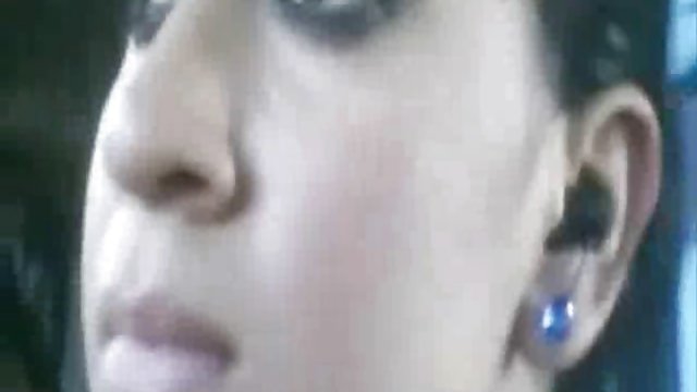انحراف چت روم شهوتناک چشم باریک به معشوقش اجازه می دهد شیر بزرگ خود را در اتاق خواب بدست آورد