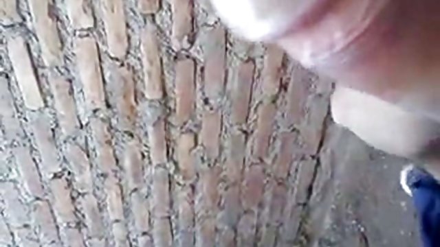 کلاهبردار بادی یک دیک بزرگ را به کلاه یک دختر باریک در جوراب ساق مجلوق چت روم بلند وارد می کند