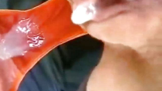 دختر با دستانش سایت چت سکسی بیدمشک می دهد و یک اسباب بازی جنسی را به داخل توخالی می اندازد