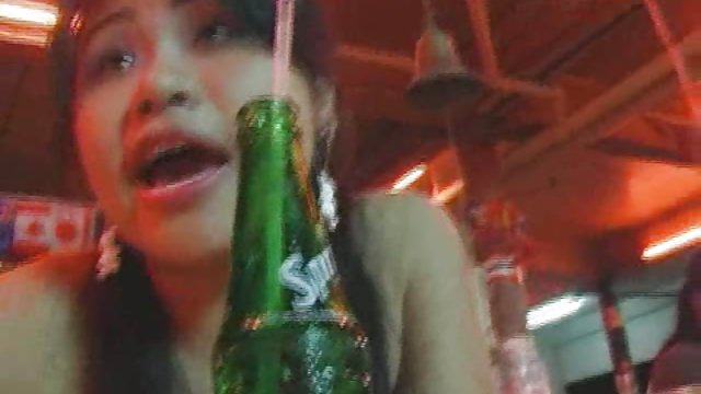 بلوند جوان در بیدمشک در یک مأموریت از یک اسب سوار می گروه تلگرام سکس چت شود
