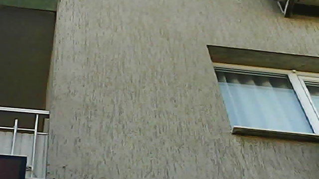 شلخته با خال کوبی روی صورتش یک خروس سیاه یک عاشق سیاه را در گاو خود می سکس چت شهوانی گیرد