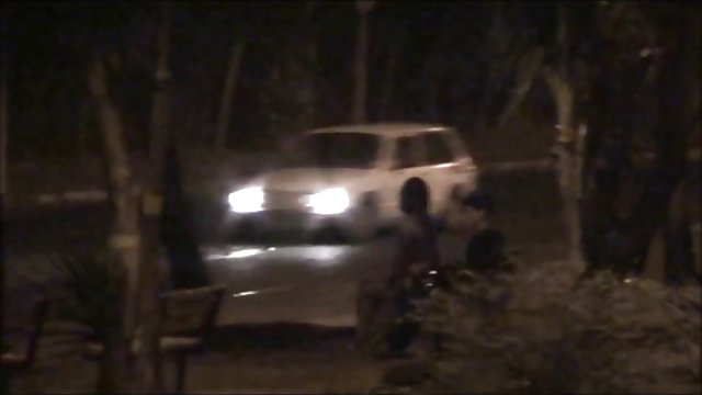 دختر جوان دهان خود را باز می کند و زبان خود را در زیر اسپرم هاال در لینک سکس چت تلگرام فینال هوک قرار می دهد