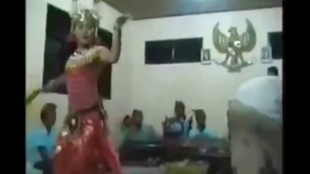 عاشقان آلت تناسلی را در گلوی دوست دختران تا همان تخم وب چت سکسی ها کاشته و آنها را موها نگه می دارند