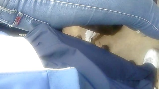 گربه انگشت آسیایی با استفاده از دستگاه جنسی و ویبراتور در آزمایشگاه سایت های سکس چت