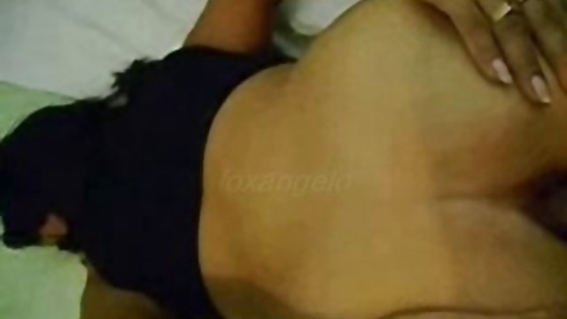بلوند بالغ در مهره های بزرگ ، خروس یک مرد سیاه را در صندلی و روی تخت مکیده می کند سکس چت گی