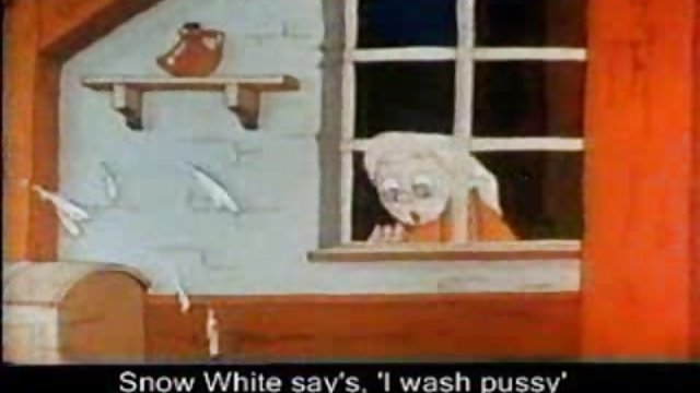 MILF چربی با سینه بزرگ میز را برای چت روم تصویری سکسی شوهرش تنظیم می کند و با انگشت انگشت بیدمشک می کند